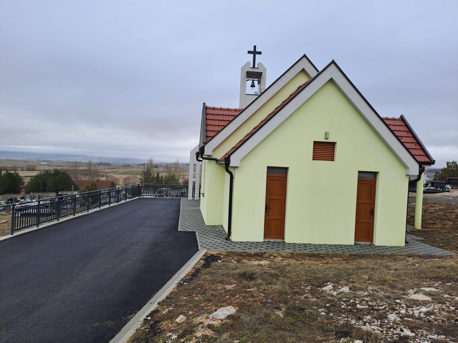 Ograda_kapelica_groblje_3.jpg - 225,10 kB